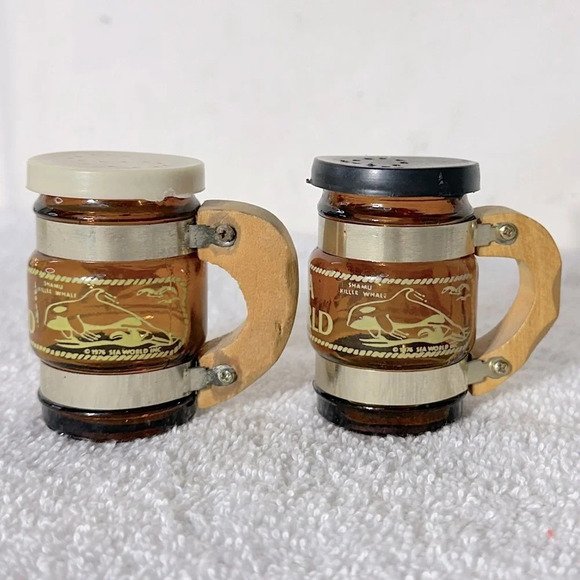 Vintage Sea World Tiny Beer Mug Salt & Pepper Shakers - Picture 4 of 10